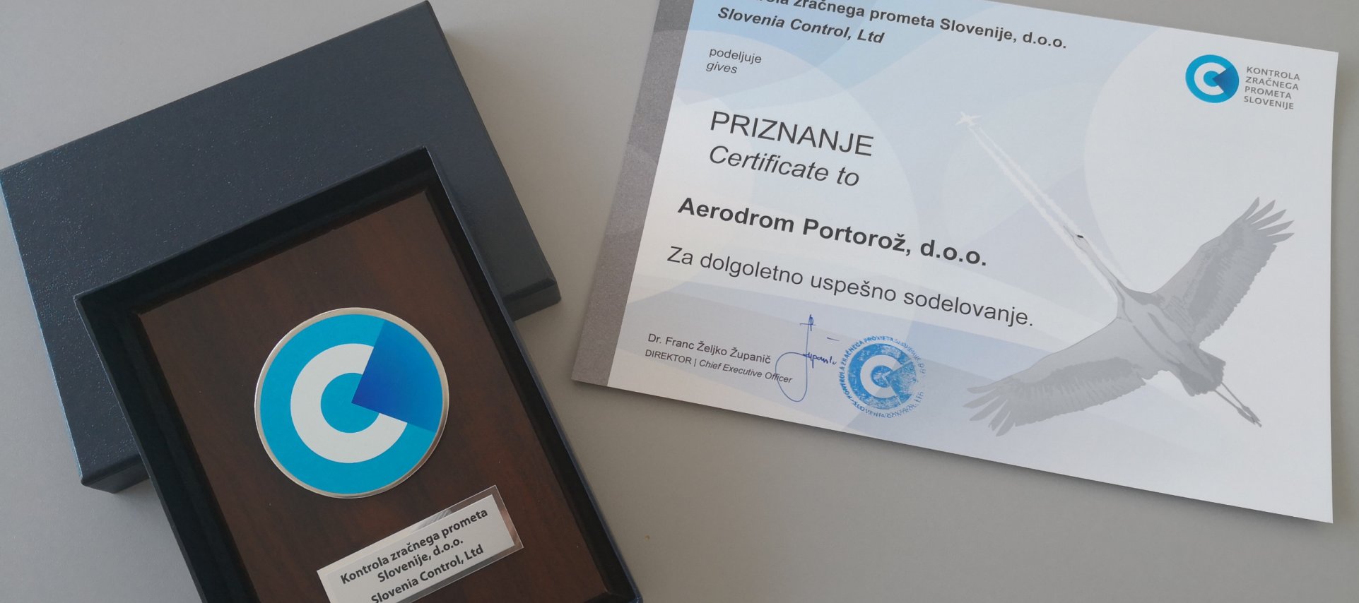 Aerodrom Portorož in njen direktor Robert Krajnc prejemnika plakete in priznanja za dolgoletno uspesno sodelovanje s KZPS